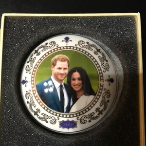 Harry and Meghan royal commemorative wedding dish.